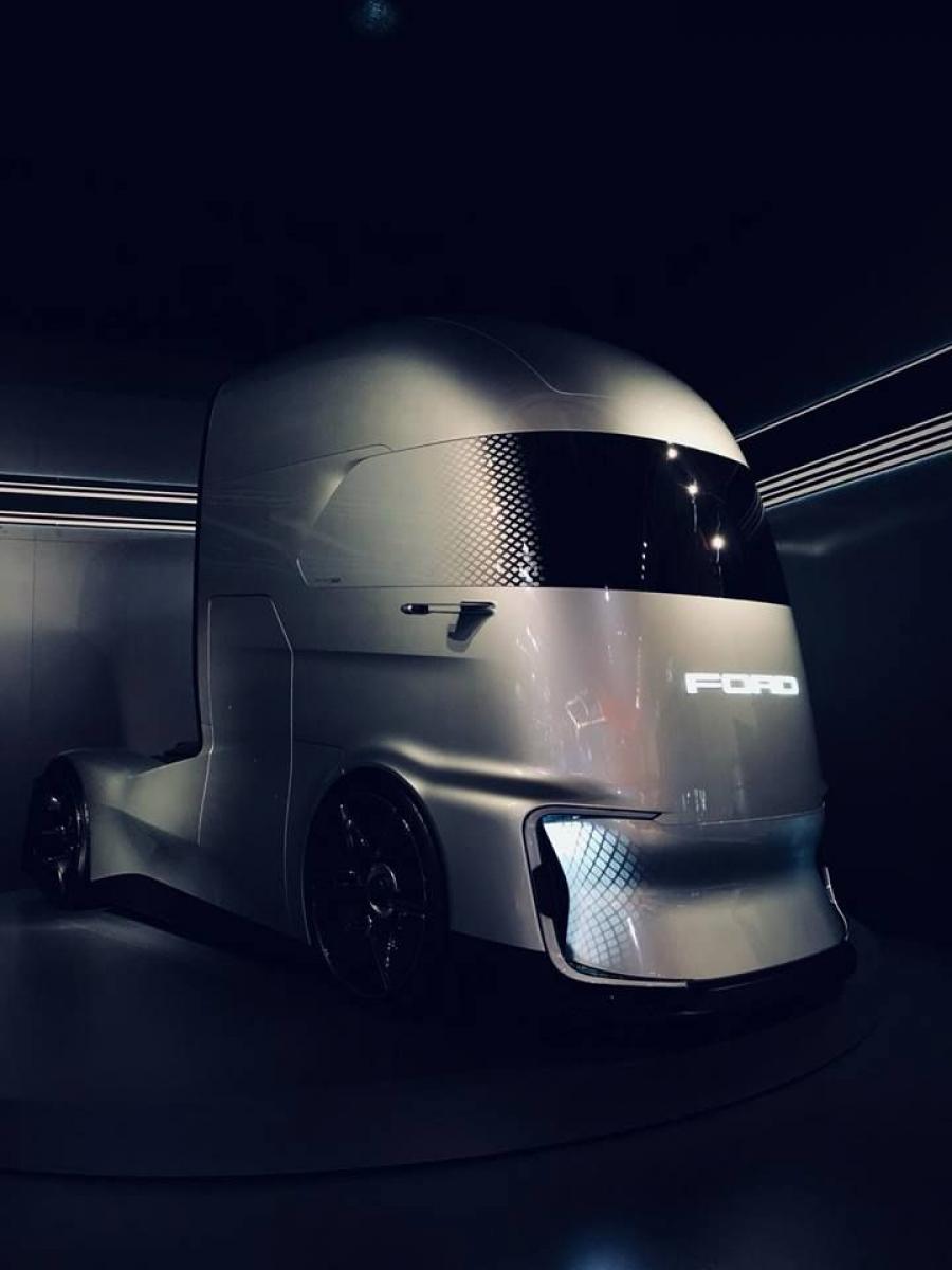  Ford F-Vision Future Truck Concept 2018 года  (фото 3 из 4)